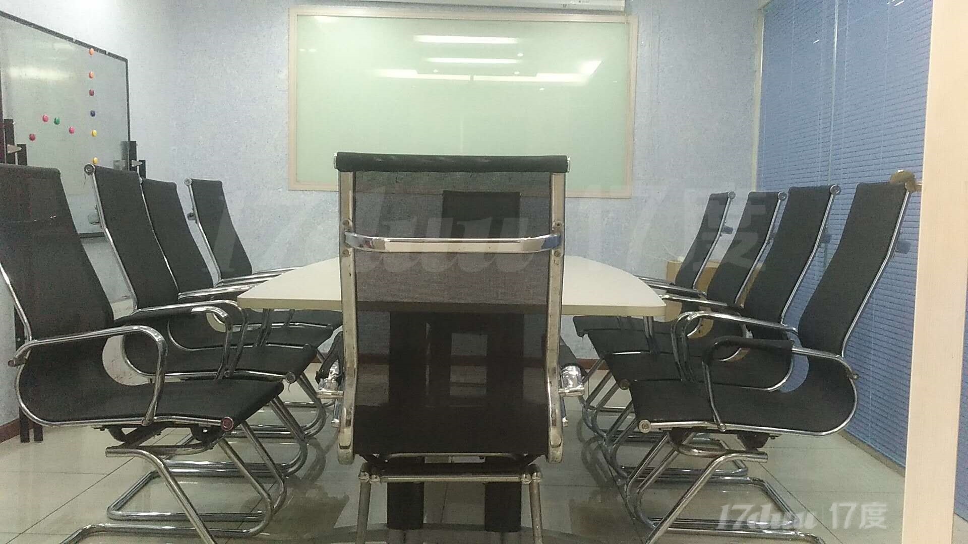 锦江区东大街精装修3人间创客直租，一价全包，免物业中介费