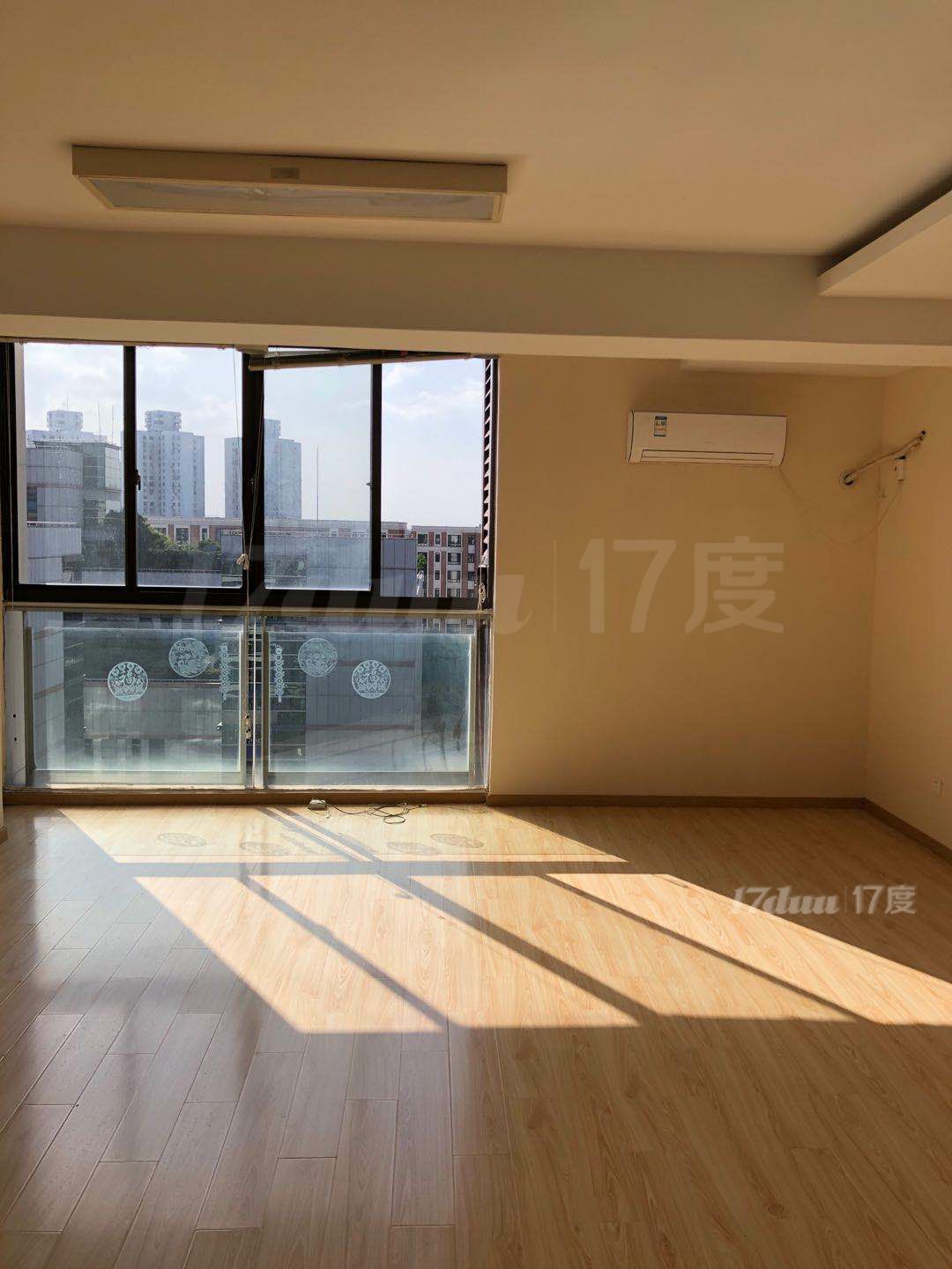 进地铁办公室，高区采光好 价格实惠