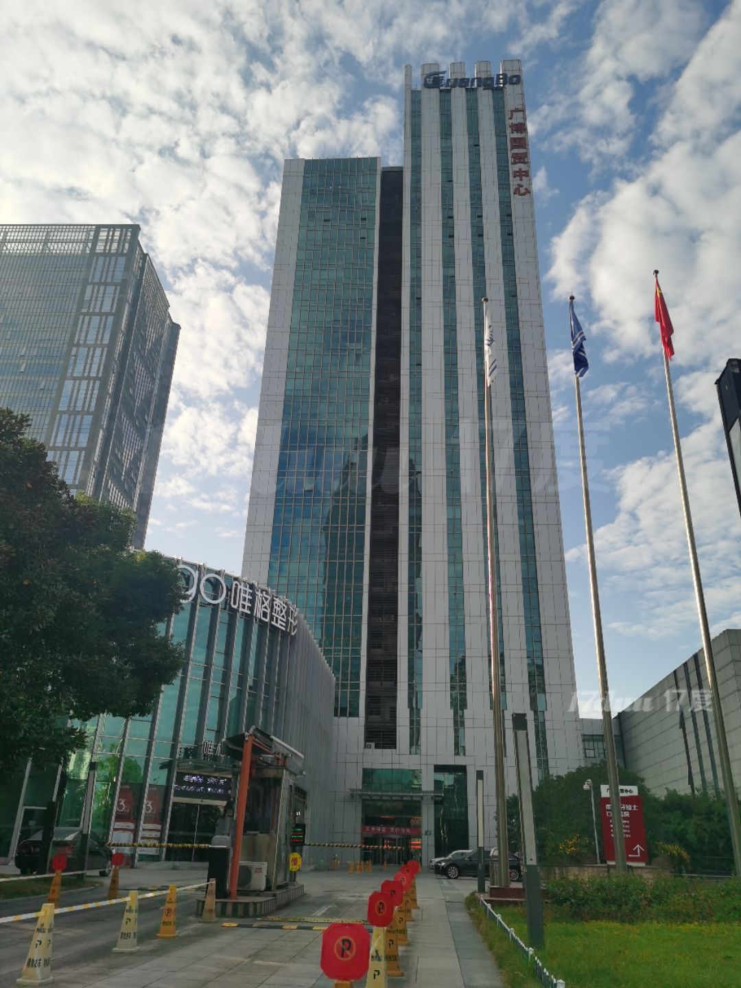房东直租，地铁口好办公楼，全落地窗，视野开阔