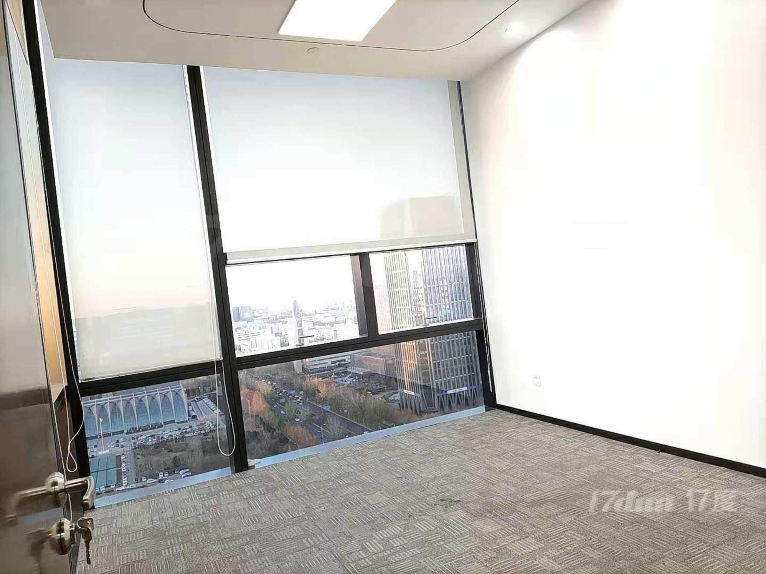 北京海淀写字楼出租 中国外文大厦花园桥地铁口中国外文大厦360平米正对电梯精装修生成房 发布写字楼出租网 17度选址租赁平台