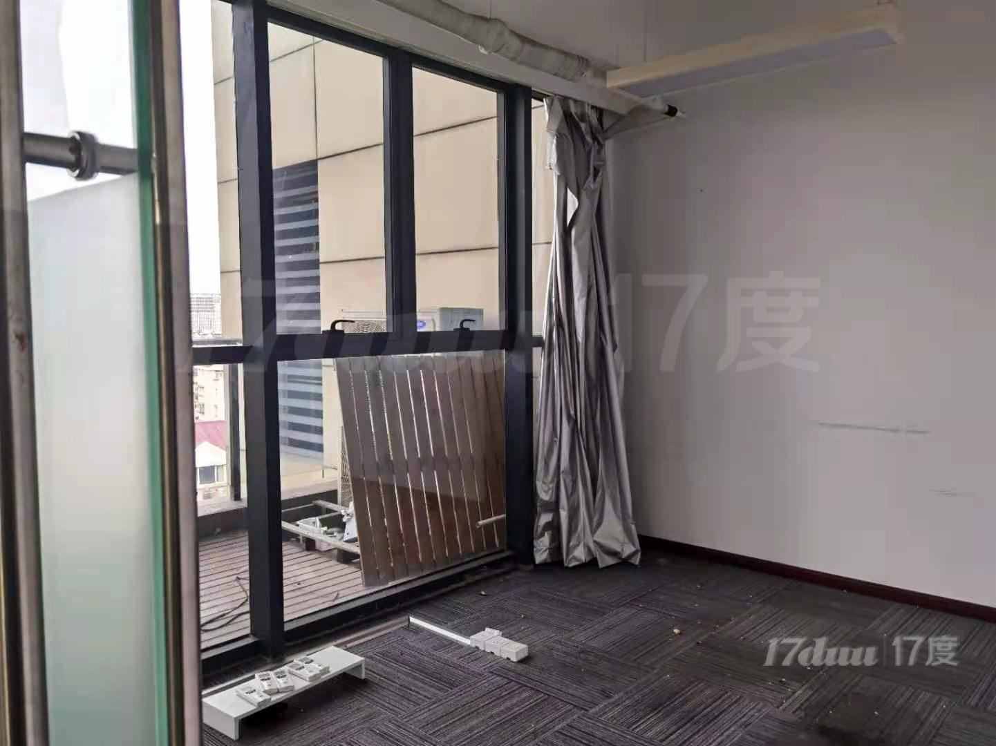 新曹杨科技大厦207平4隔断有阳台，户型方正上家装修！