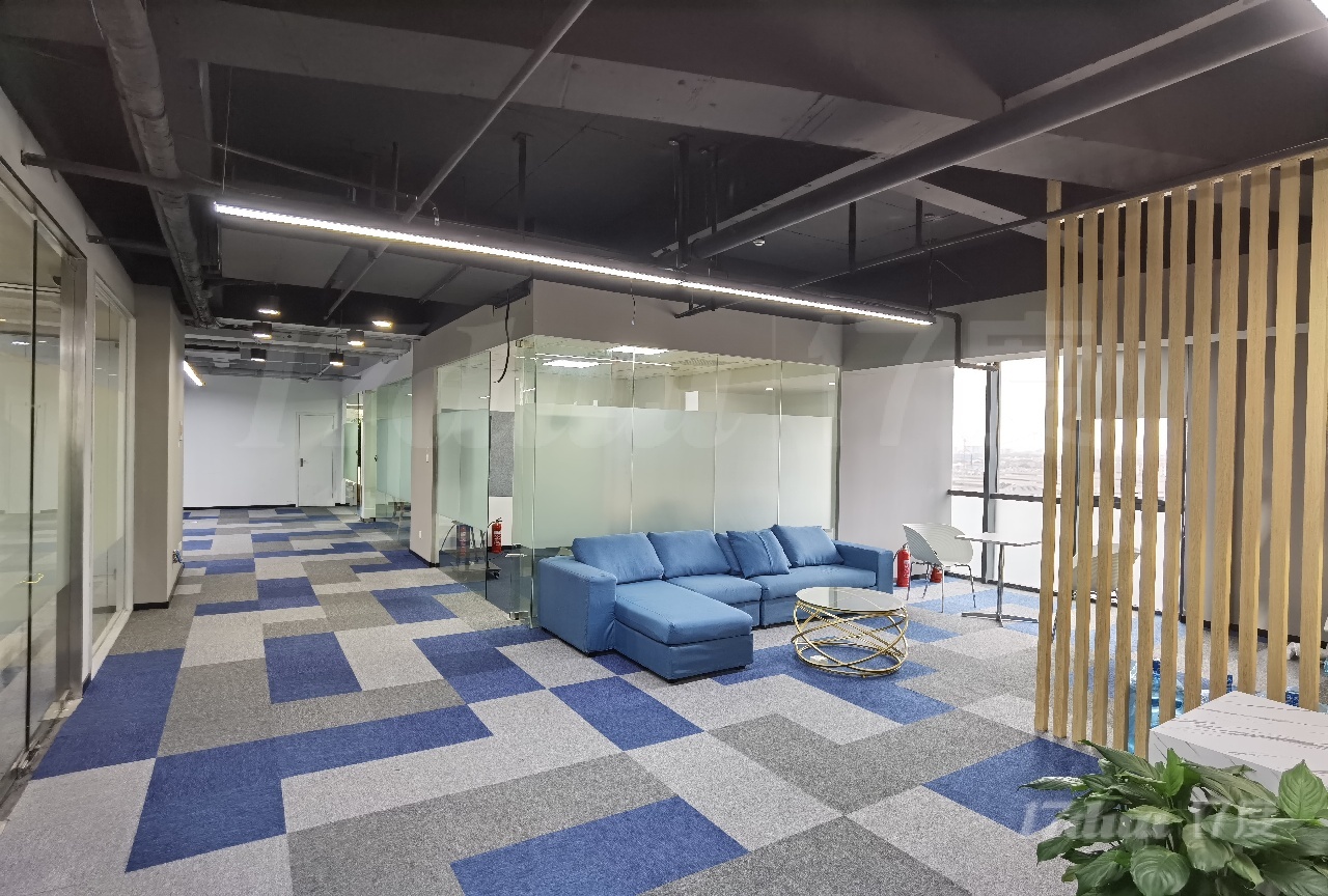 E通世界，毗邻虹桥机场，虹桥火车站。337平精装办公室