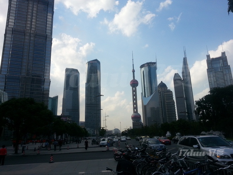 上海地标：环球金融中心。高区可看江，看房可提前预约。