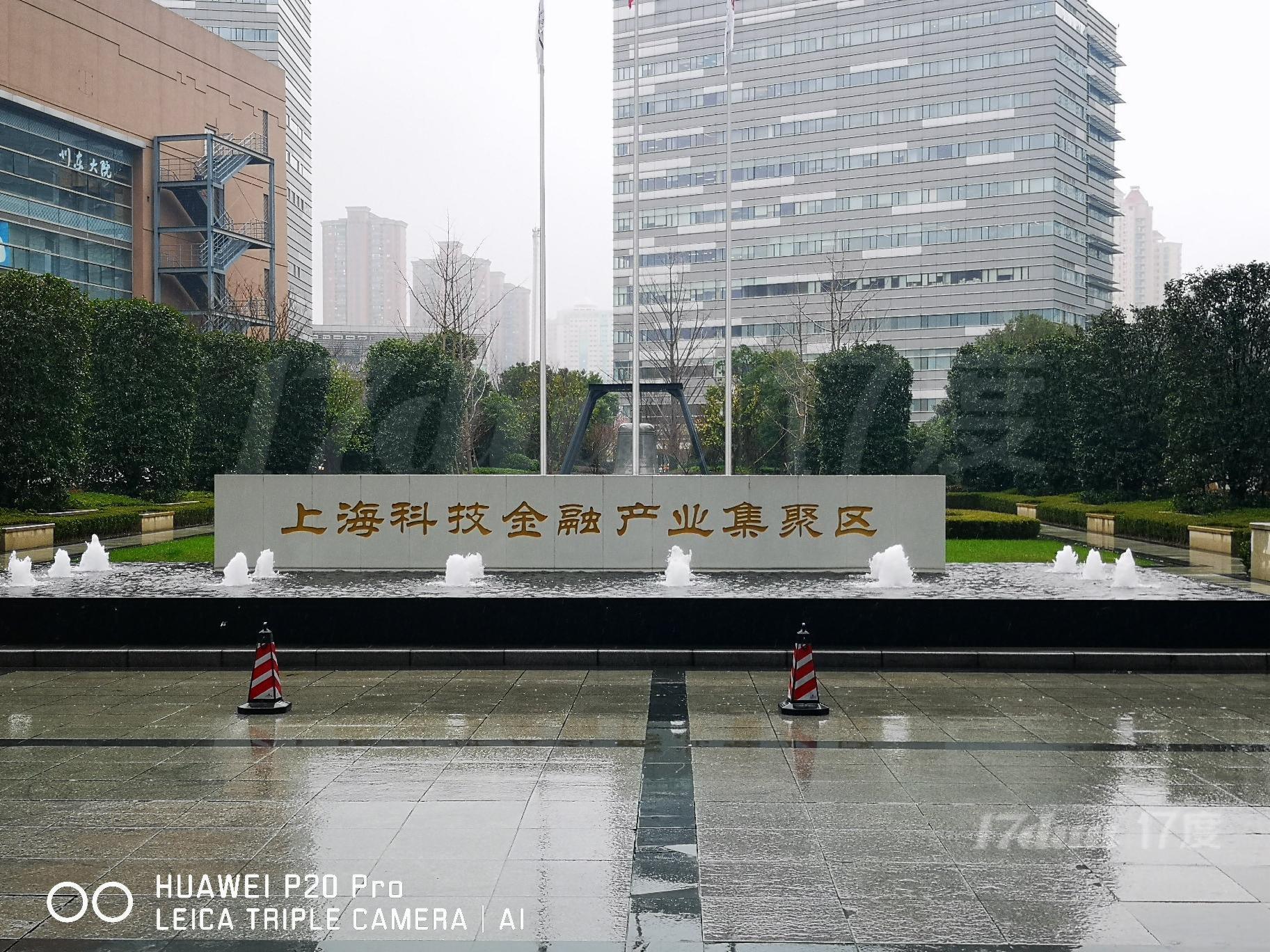 内环边上精装整层，地铁口，随时看房，行业不限，房型方正落地窗