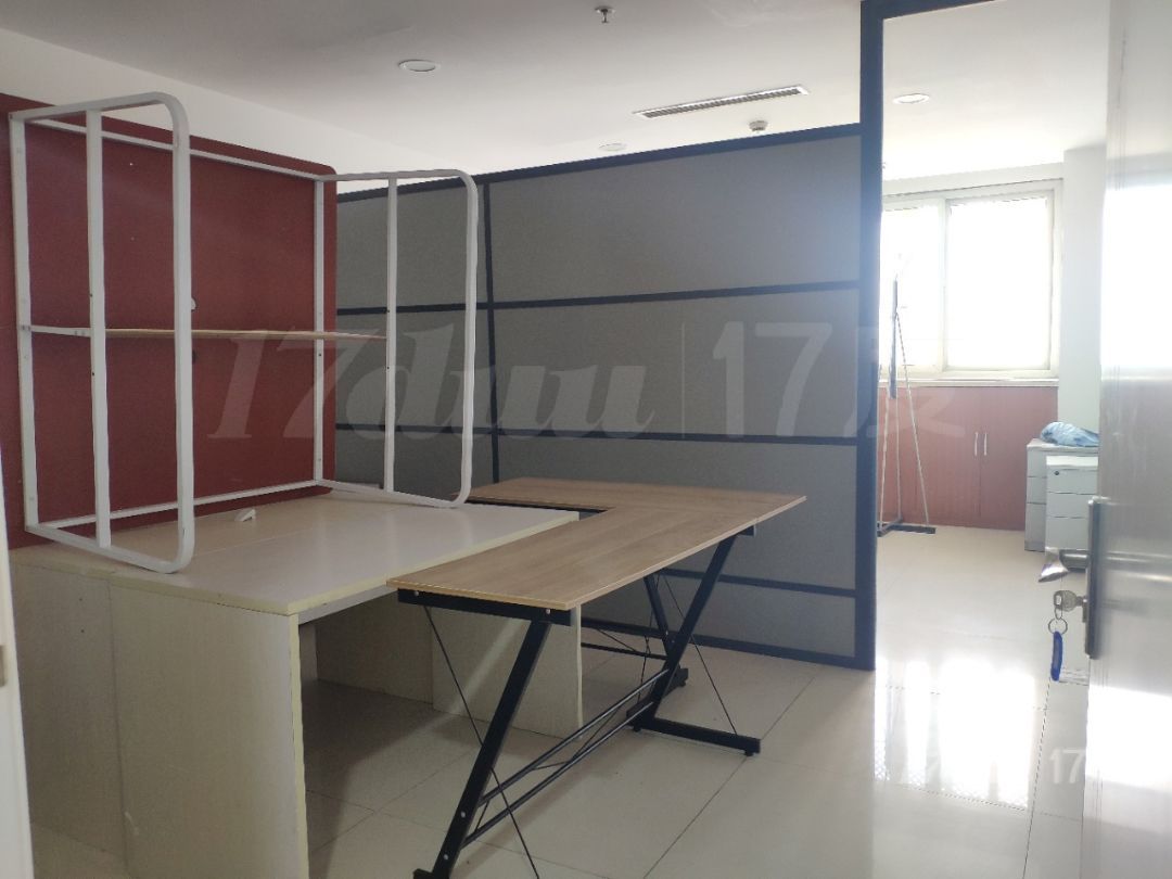 中友大厦，枫桥路地铁站400米，带家具隔段