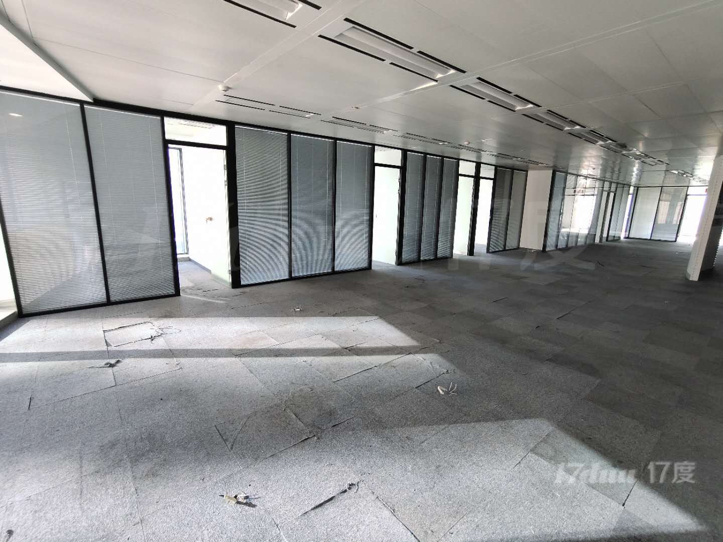 soho世纪大厦300平，精装修带家具，赠送免租期,现房!