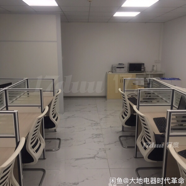地铁口20米精装办公室带16卡座，服务器，网络，