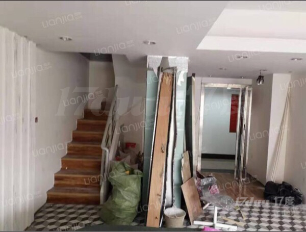 带阳光房的跃层，适合自住和办公