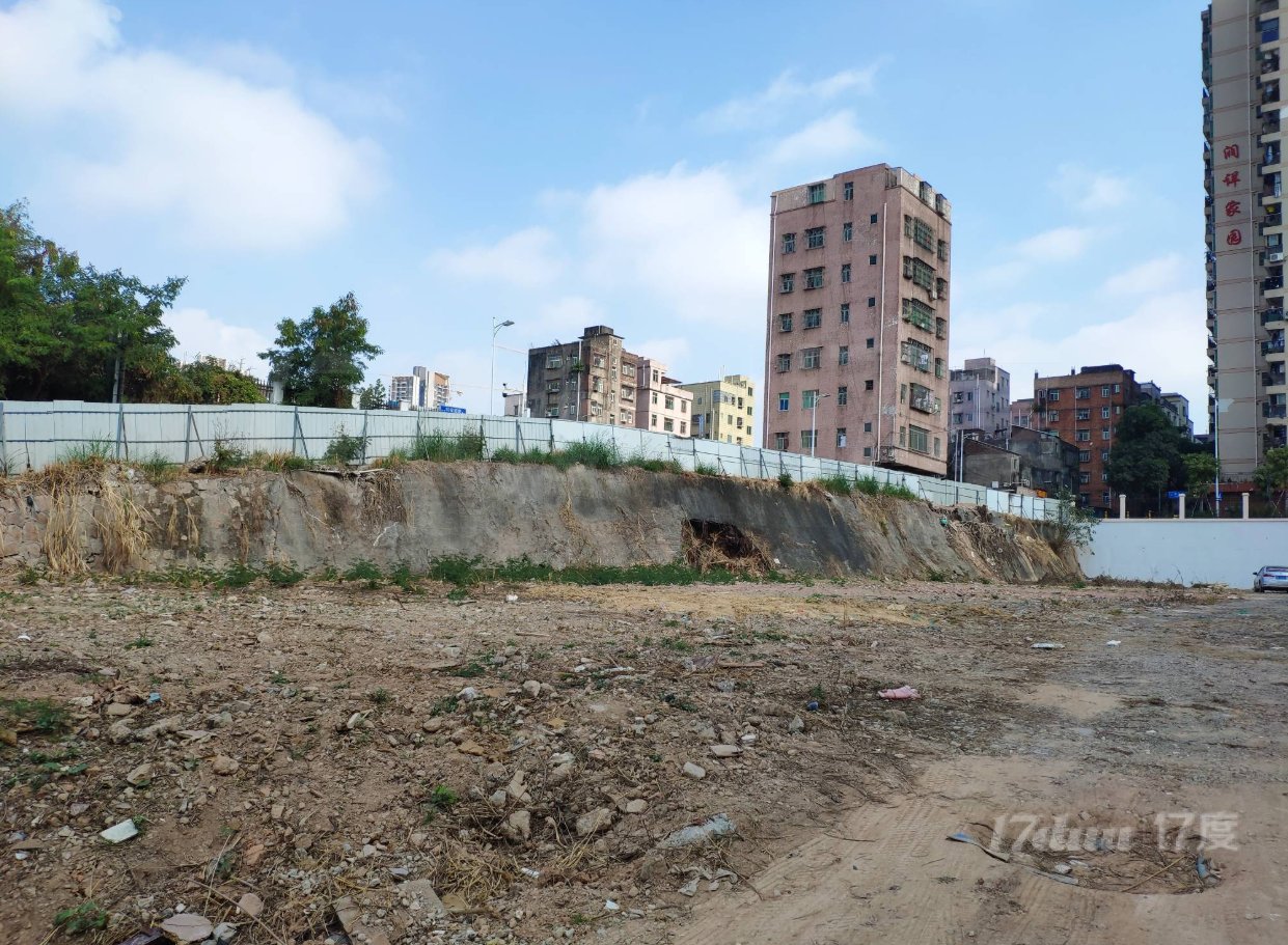 龙岗布吉布龙路科技园路交汇处3500平地皮出租