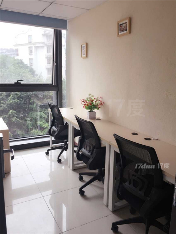 科园地铁口，精装办公室直租，3人1200元，可托管企业地址