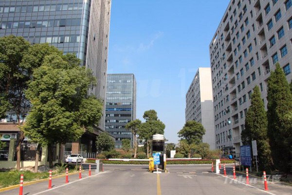 真实房源全景实图 园区整洁设备齐全 招商直招随时看房