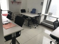 直租靠窗3人1800元全包价，拎包办公，公司注册配合场地勘察