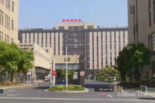 360㎡标装带隔断，紧邻八号线，大面积采光充足。