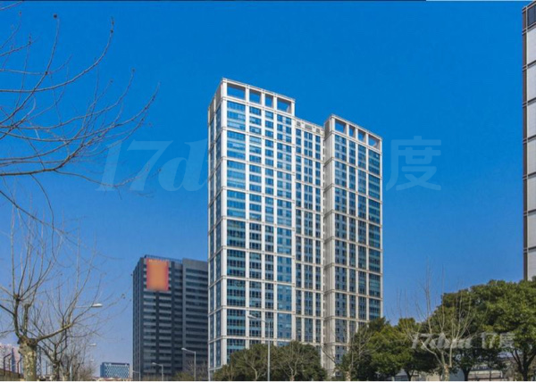 交通便利，附近13号线大渡河路站。长风景畔商圈购物方便，环境