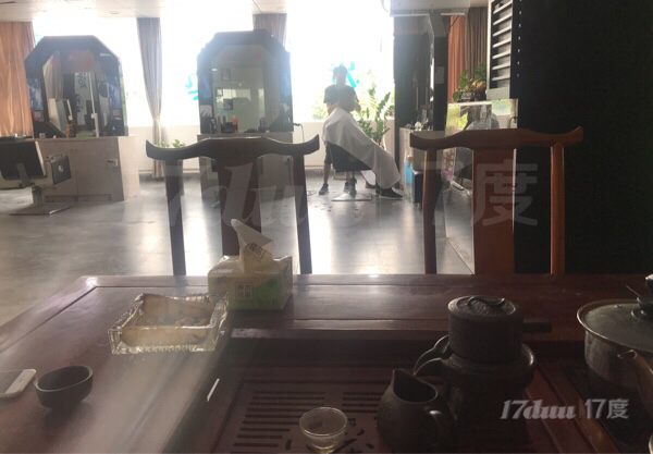 临街，商场正对面