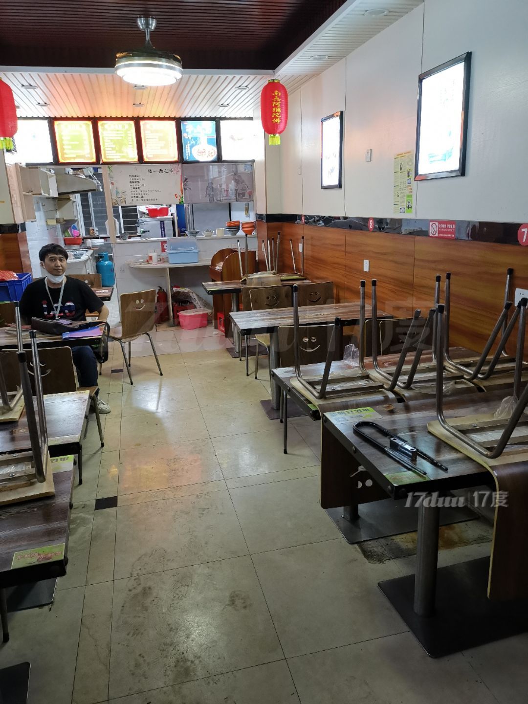 繁华地段成熟店铺亏本转让