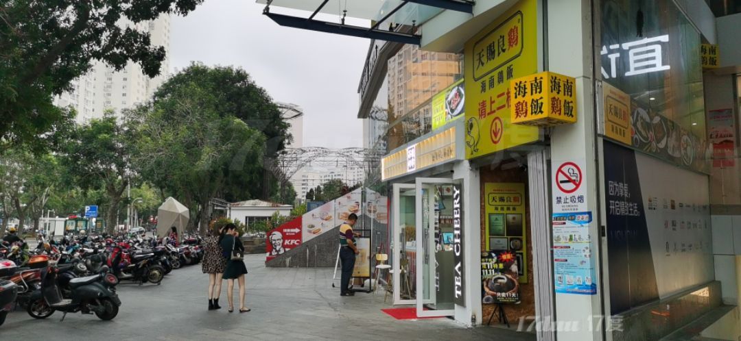 无转让费，只要个给商场押金就可以，押金11月可退