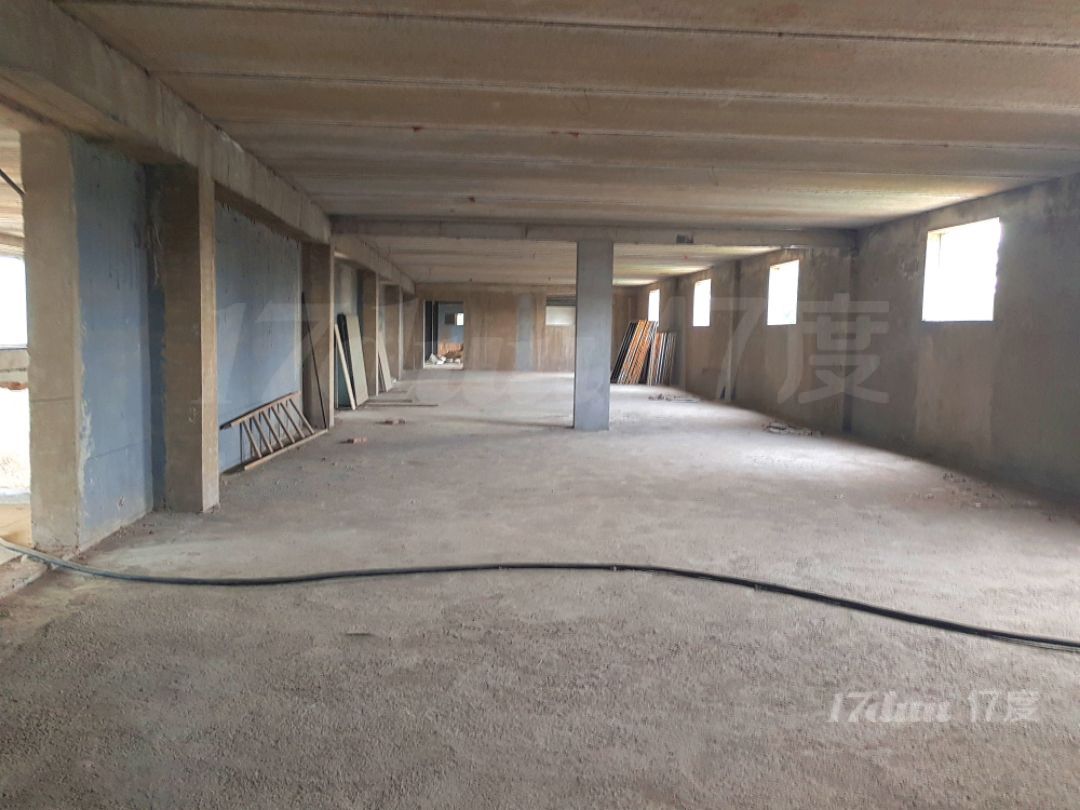 长安街东延线，整栋出租，交通便利，距离地铁150m