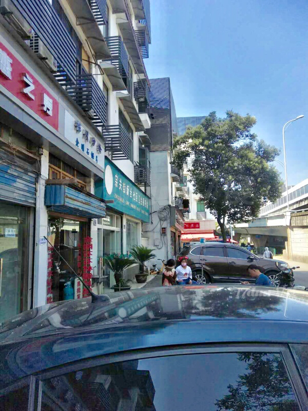 硚口区宗关水厂二环匝道出口处临街门面房东优租