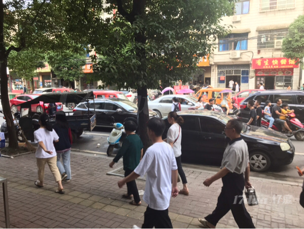 中学旁旺铺转让