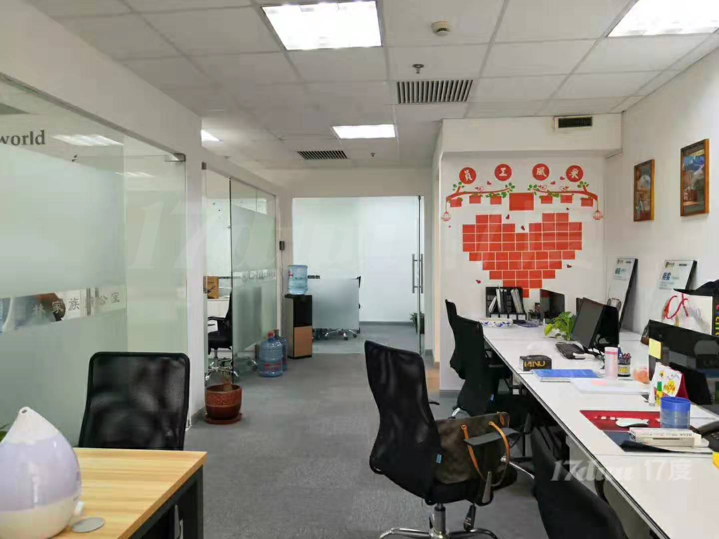 9号线中春路，欧西玛精装全陪拎包办公，实景实拍，电梯口