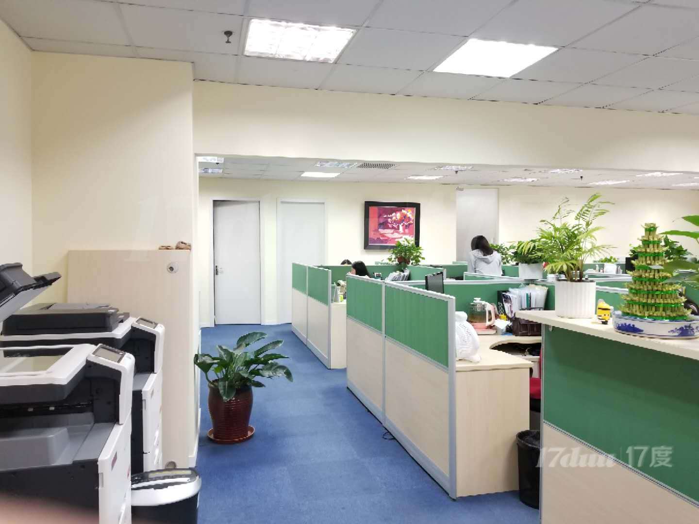 南京西路CBD写字楼，户型方正无柱得房率高，朝南地铁对面现房
