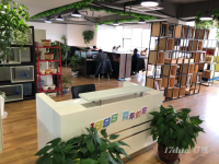 国家级众创空间共享办公，带家具独立办公，水电全免，拎包办公