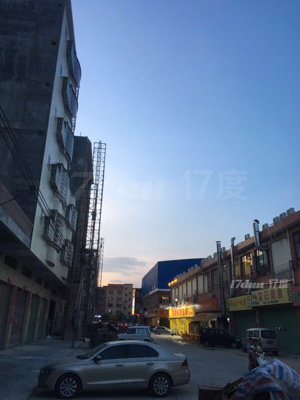 金南豪庭侧，乐乐市场对面，一楼180到200平方两卡铺位出租