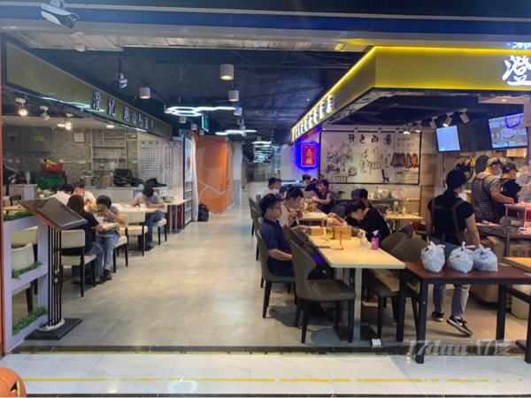 世界之窗地铁口美食城绝佳档口招商