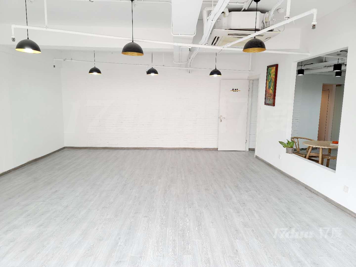 长寿路7|13线地铁口，燕兴大厦210平，精装方正带家具办公