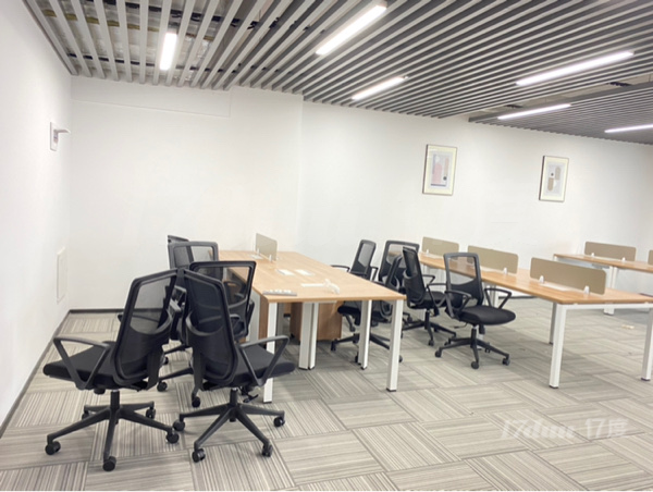 2号线陆家嘴站，华夏银行大厦，精装修带家具，拎包入住