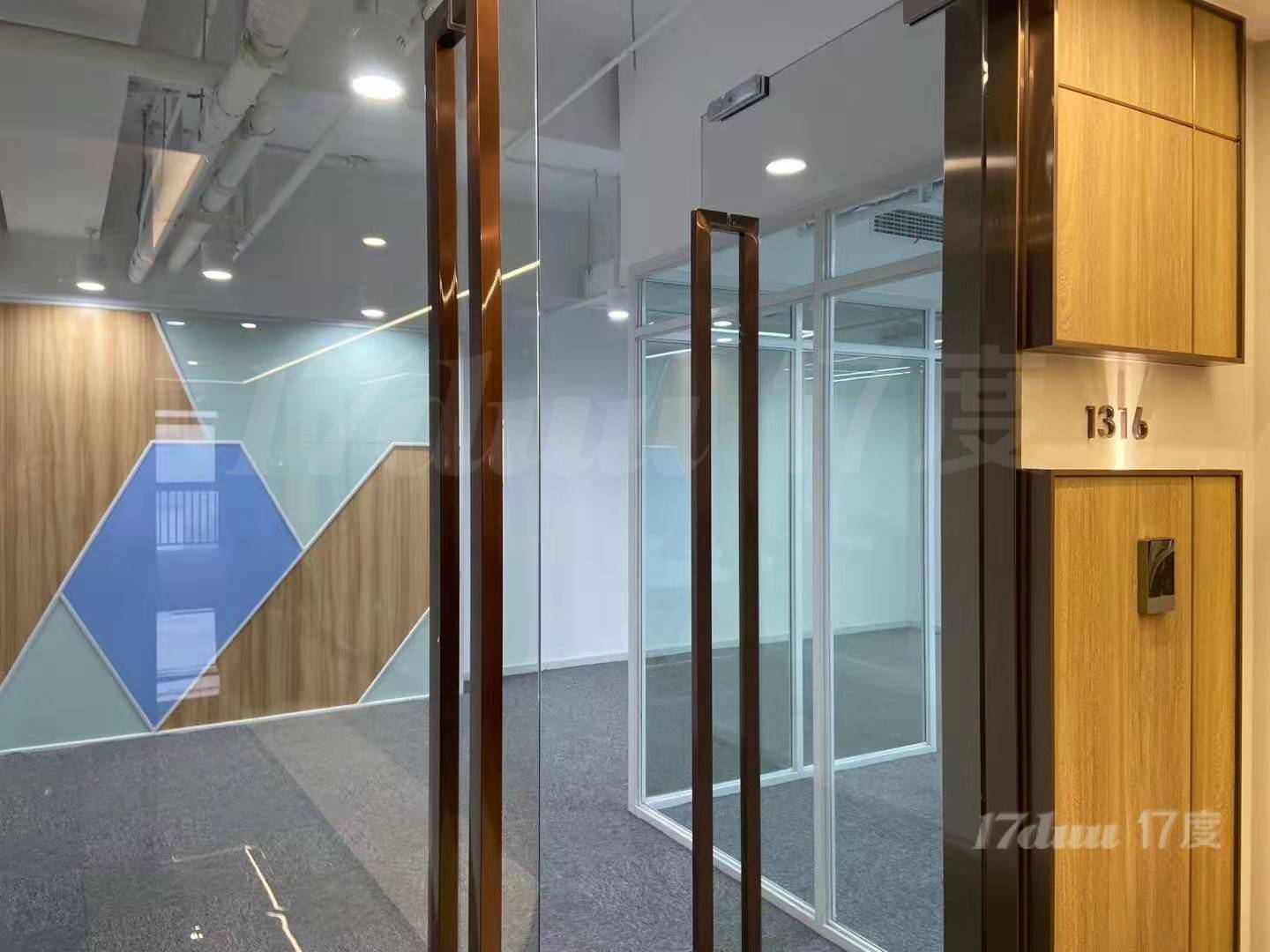 中环旁丨订制装修丨价格实惠丨班车配送丨品质办公丨