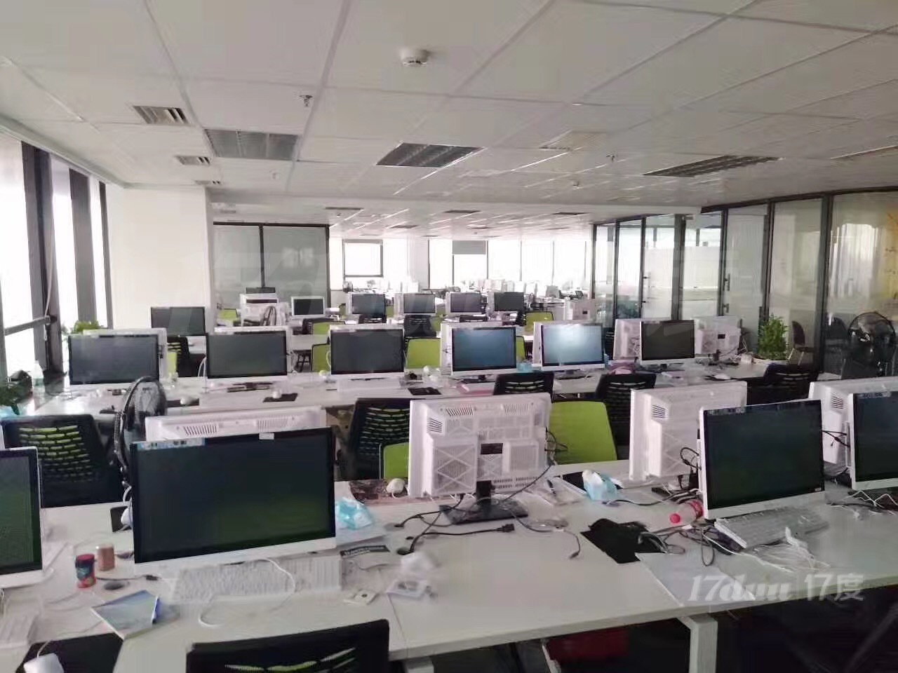 腾飞大厦 4号线上海体育场 半层 精装带家具