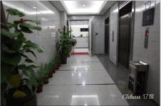 地铁口共享办公室出租 带电脑办公 即租即用免杂