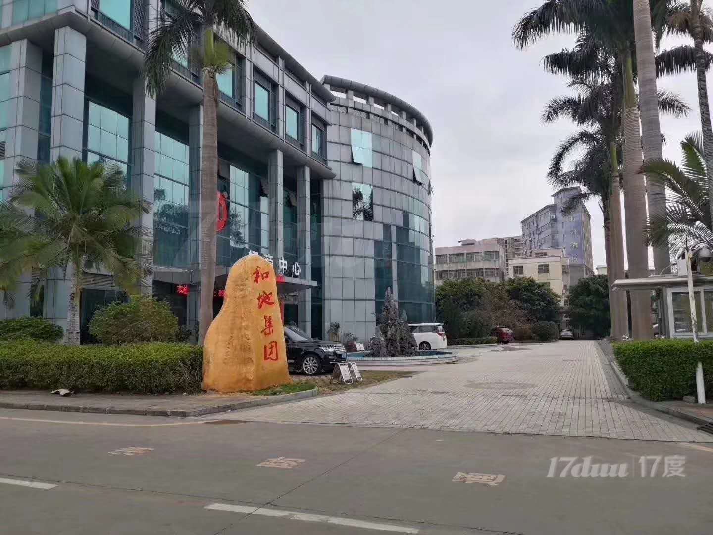 物业直租！龙东站地铁口 1758㎡写字楼招租 免物管费