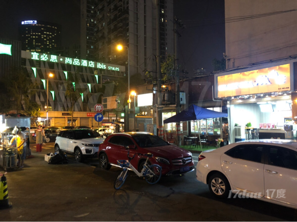 未来中心2号门临街商铺