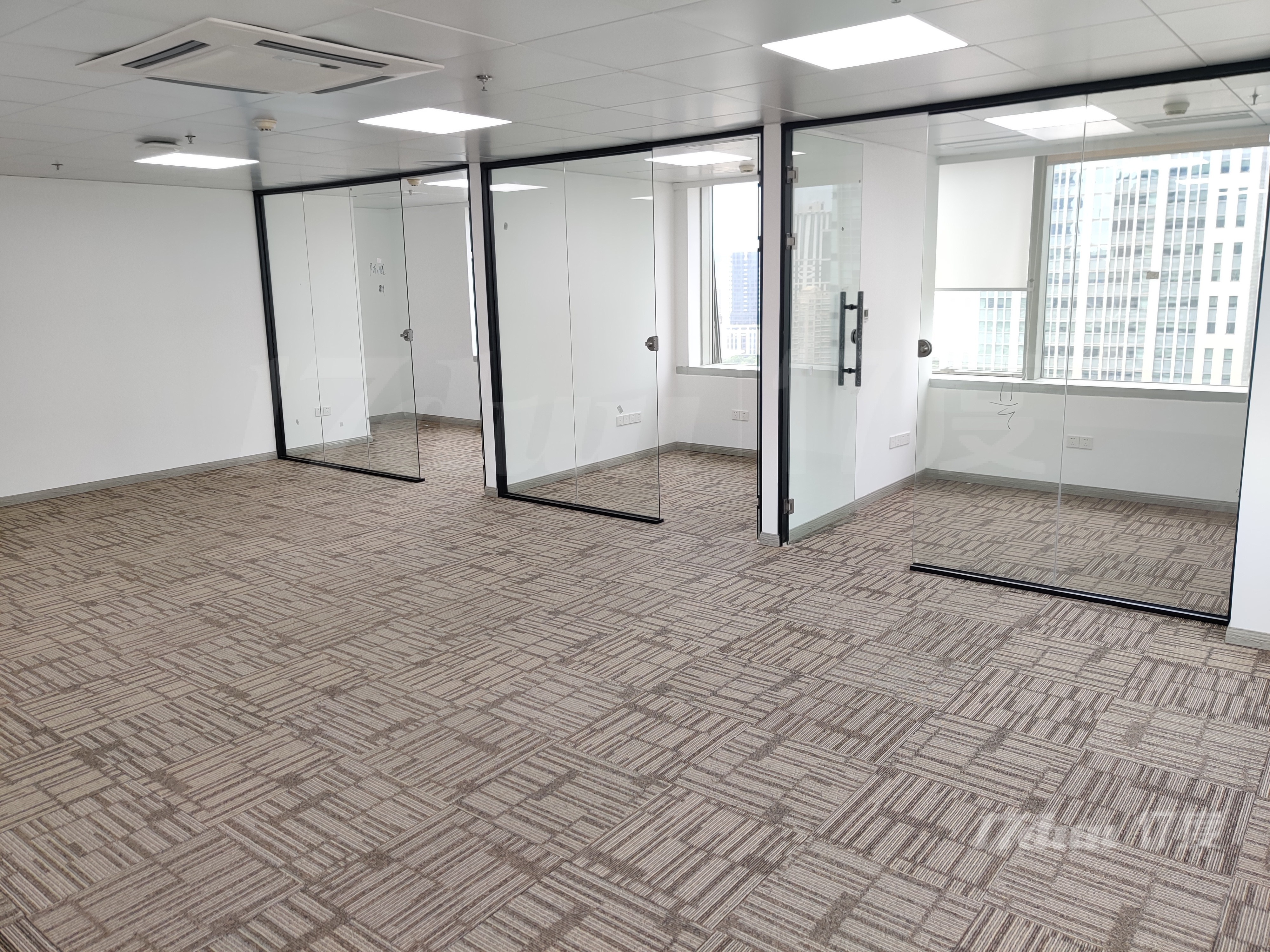 4号线 鲁班路站！精装修带家具！江南智造生活广场