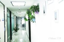红牌楼地铁口旁精装修办公出租 4人1380带电脑办公注册公司