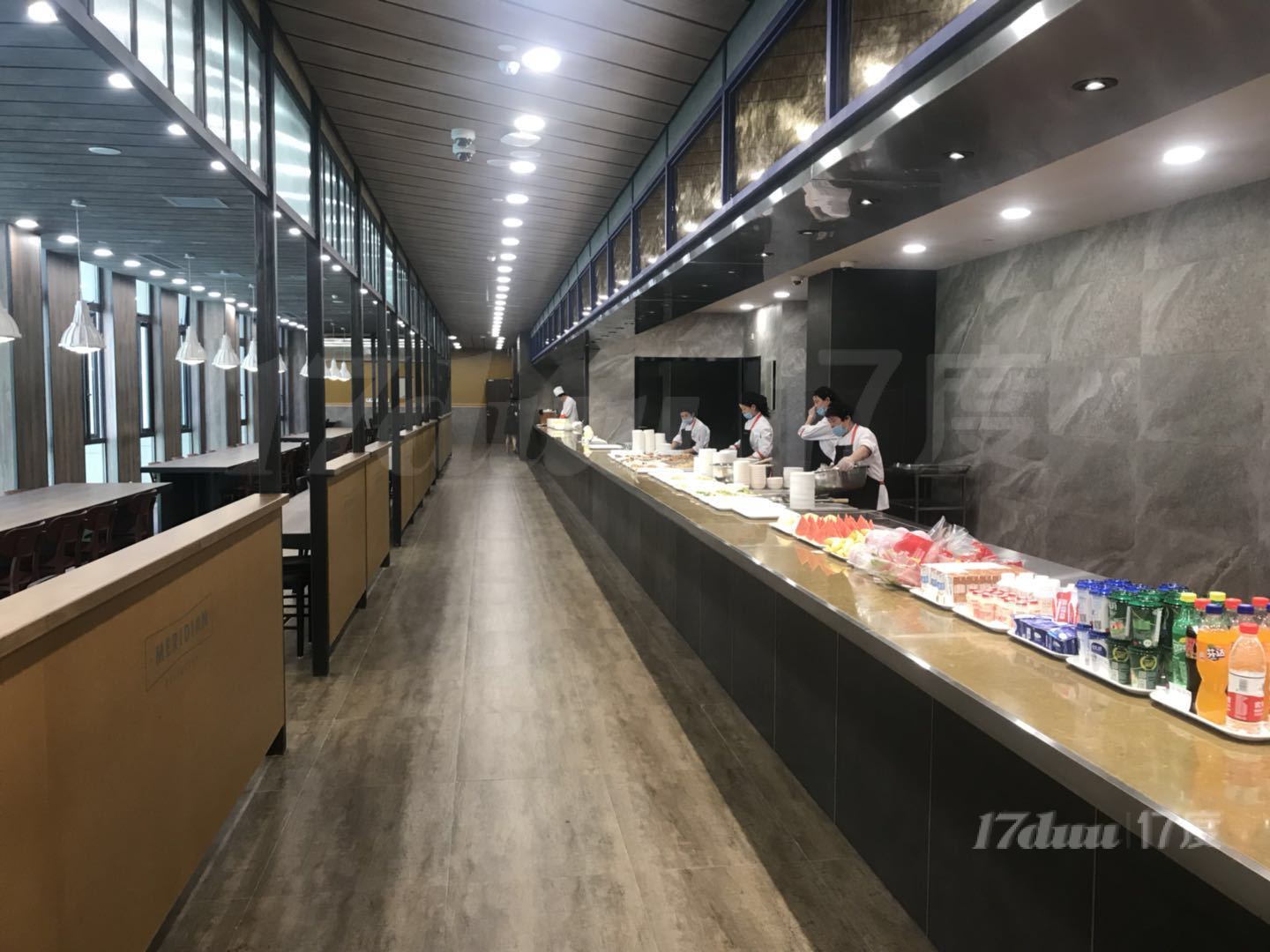 豪华装修，大面积，绿化高，带食堂