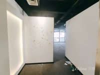 1号线莲花路！精装106平办公室，两隔断，朝东，可改格局！