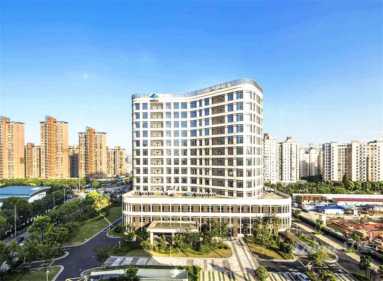 浦东。中港汇大厦，近地铁，精装全配317平，落地窗，视野好