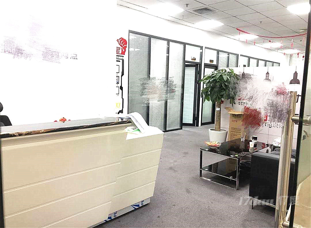 中融恒瑞大厦，面积300平，八佰伴近地铁，房型好，两面落地窗
