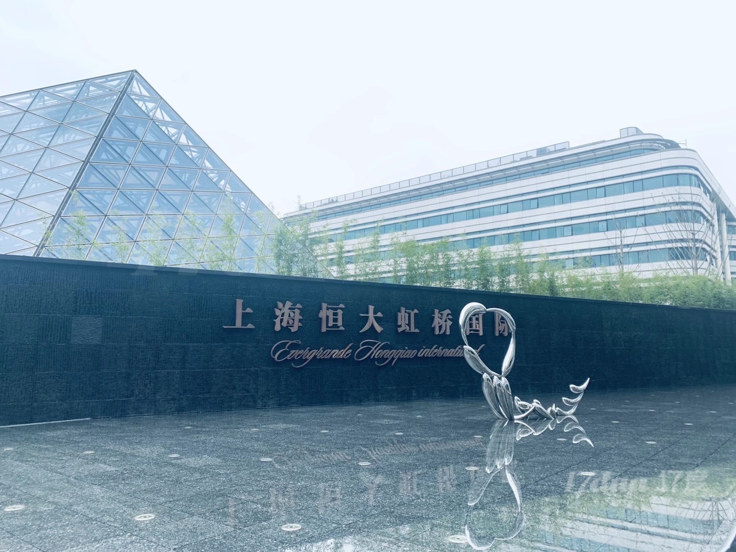 虹桥商务区，热闹区域，刚交付，适合总部经济，有大有小