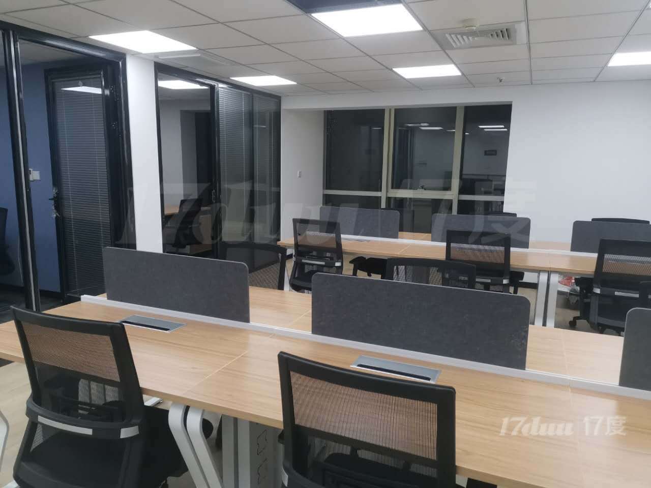13号线武宁路口丽晶阳光大厦，100平超工2个隔断 全套家具