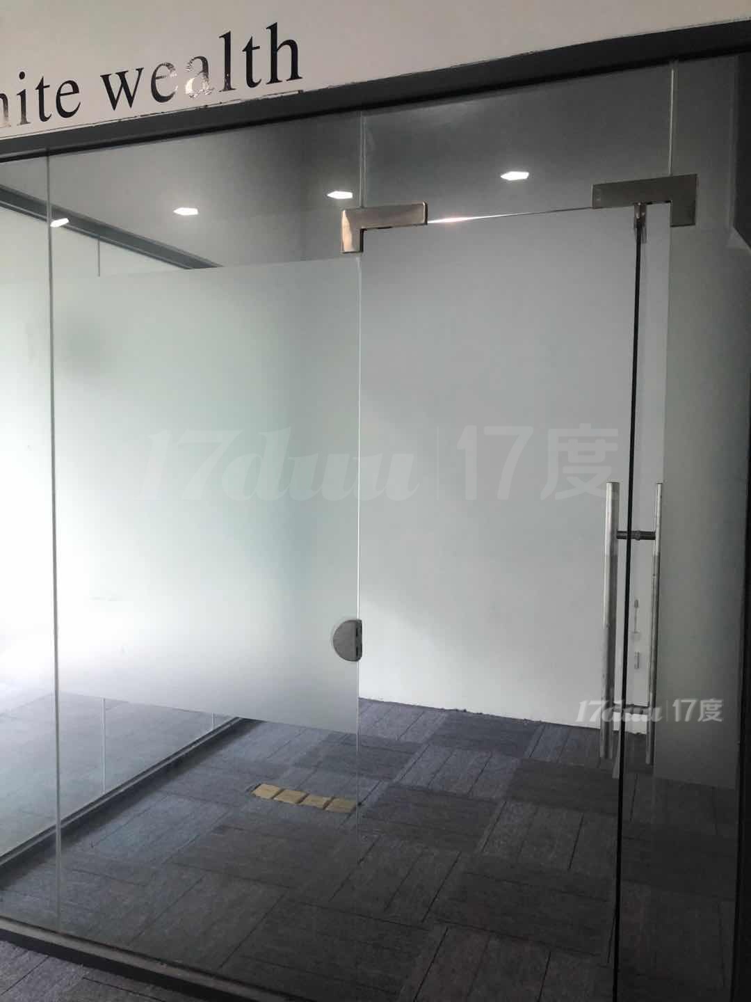 办公室出租，带红本租金发票，可注，册公司龙岗地铁口