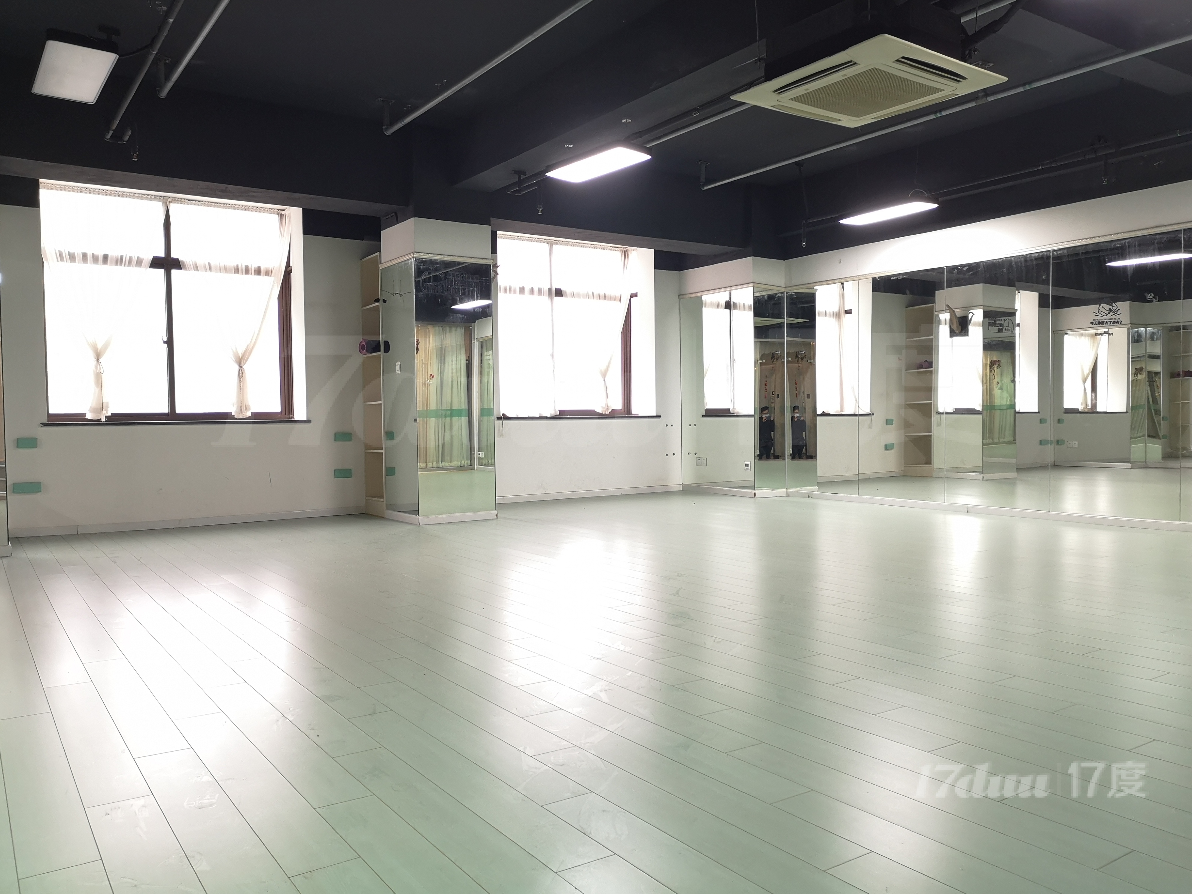 九亭商住楼215平精装修，带上下水，近9号线九亭
