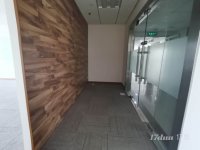 申能国际大厦 楼下就是老西门地铁口 装修带隔断