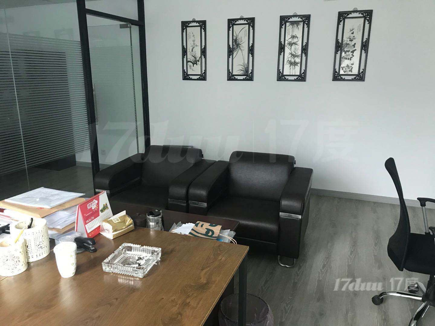 老西门地铁口申能国际大厦，精装现房，高区朝南采光好，拎包入驻