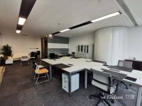 地标建筑绿地中心精装带家具，业主直租赠免租期，条件可以面谈