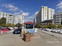 房东直租，临街商铺，有停车场交通便利